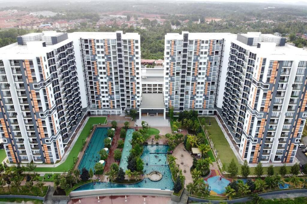 Casa Raudhah @ Timurbay Seafront Residence Kampung Sungai Karang Exteriör bild